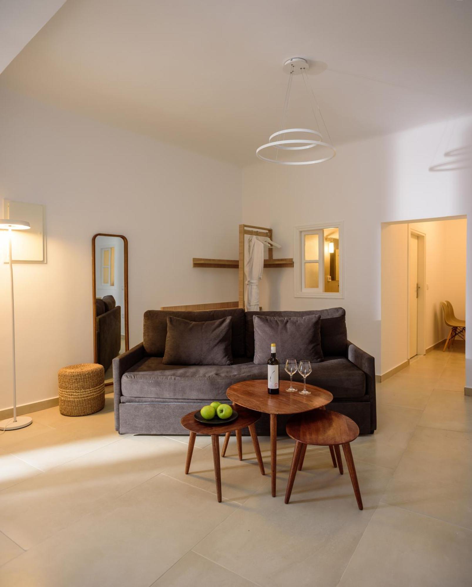 Anemos Family Suites 산토리니 외부 사진